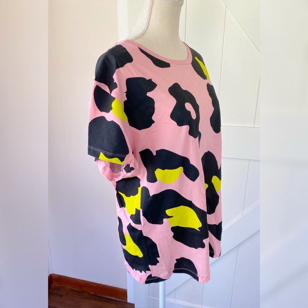 WILDFOX Jumbo Leopard Manchester Tee in Rose